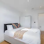 London Hoxton Shoreditch 2 Bed 2 Bath Roof Terrace